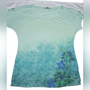 Athleta tee. Green, floral. Medium.